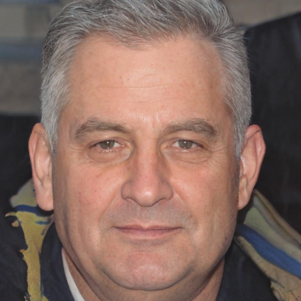 Portret Mihai Constantinescu, educator în planificare financiară